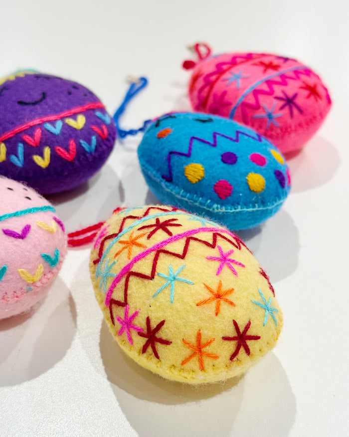 Easter Egg Pom
