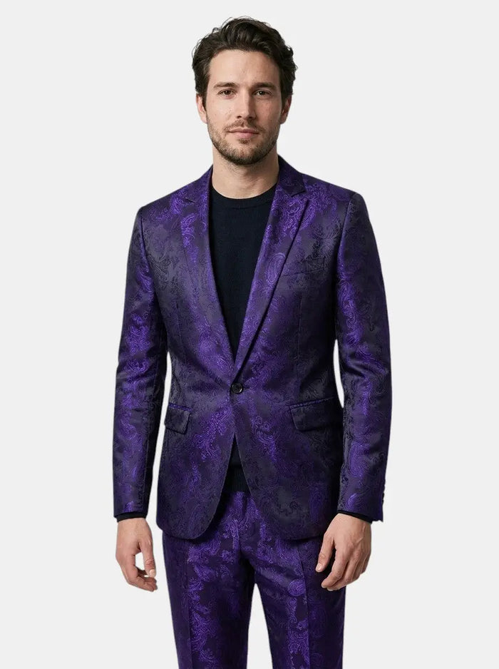 Men's lightweight fabric suit in slim fit, ideal for wedding attire, showcasing elegant tailoring and modern style.