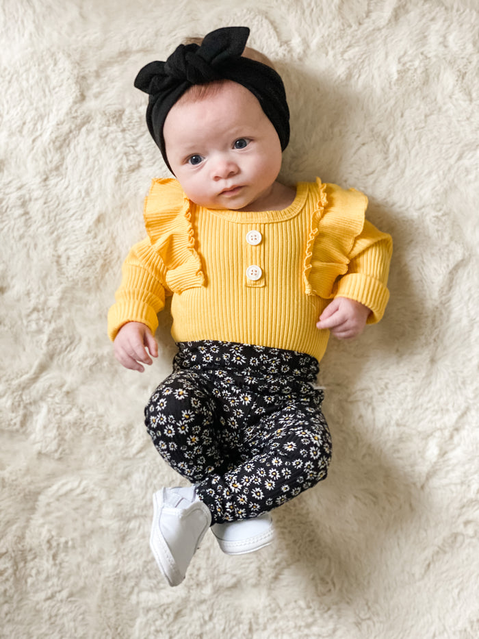 Chamomiles on Mix and Match Leggings with Black Rib Headband