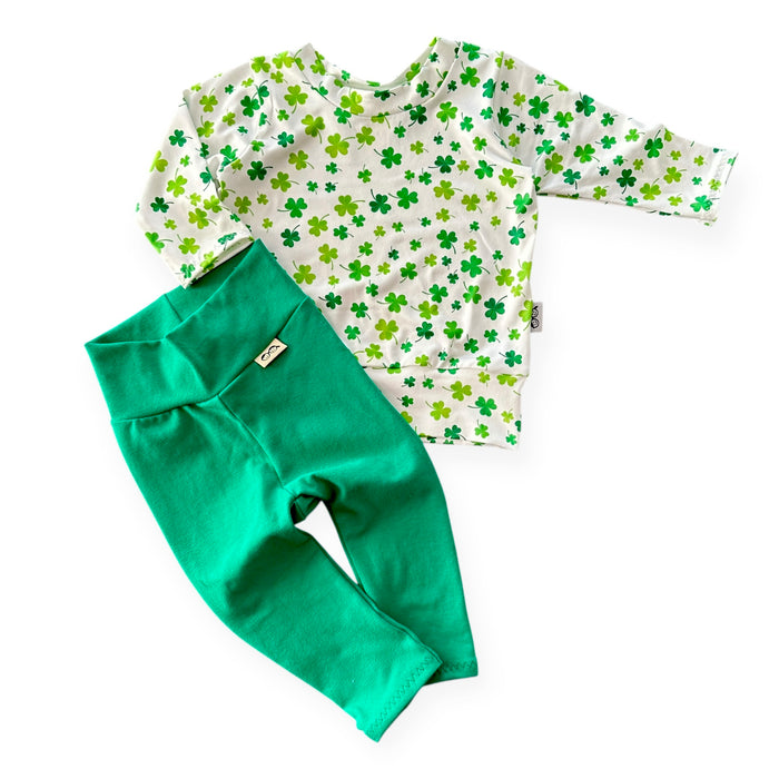 St. Patrick's Day kids outfit featuring a white shamrock top and matching green leggings. Perfect festive set for babies and toddlers, available in sizes NB to 4T.