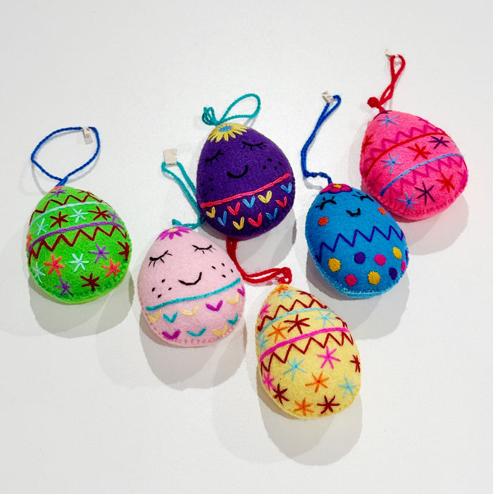 Easter Egg Pom