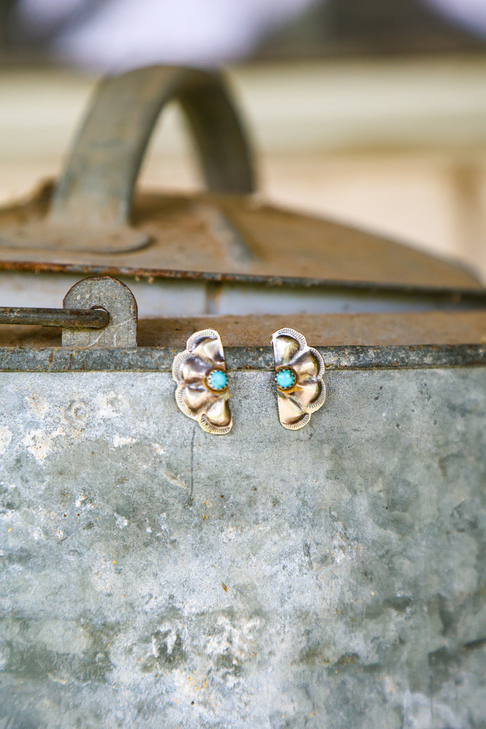Half Sand Dollar Stud with Kingman Stone