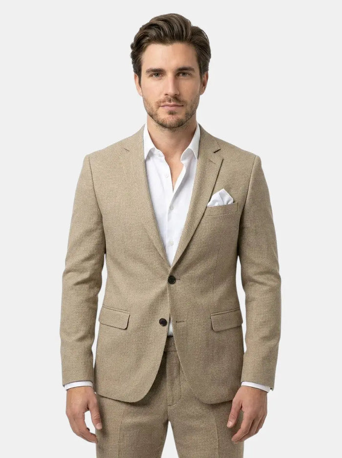 Max men's slim fit suit set featuring a tailored jacket and matching pants, perfect for formal occasions.