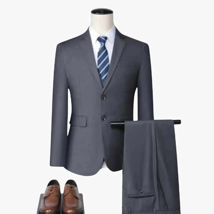 Men's breathable fabric slim fit suit, elegant wedding suit for men, tailored look with lapel details and sleek design.