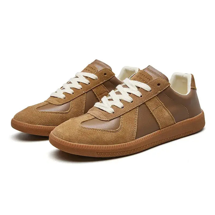Men's retro contrast panel trainers with lace-up design, non-slip sole, and comfortable support, ideal for casual wear.