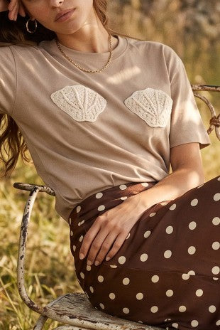 Round Neck Half Sleeve Shell Crochet Patched T-shirt