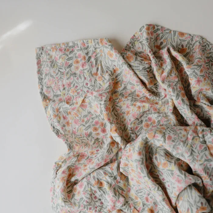 Mushie - Swaddle - Organic Cotton - Pastel Blooms - Close Look