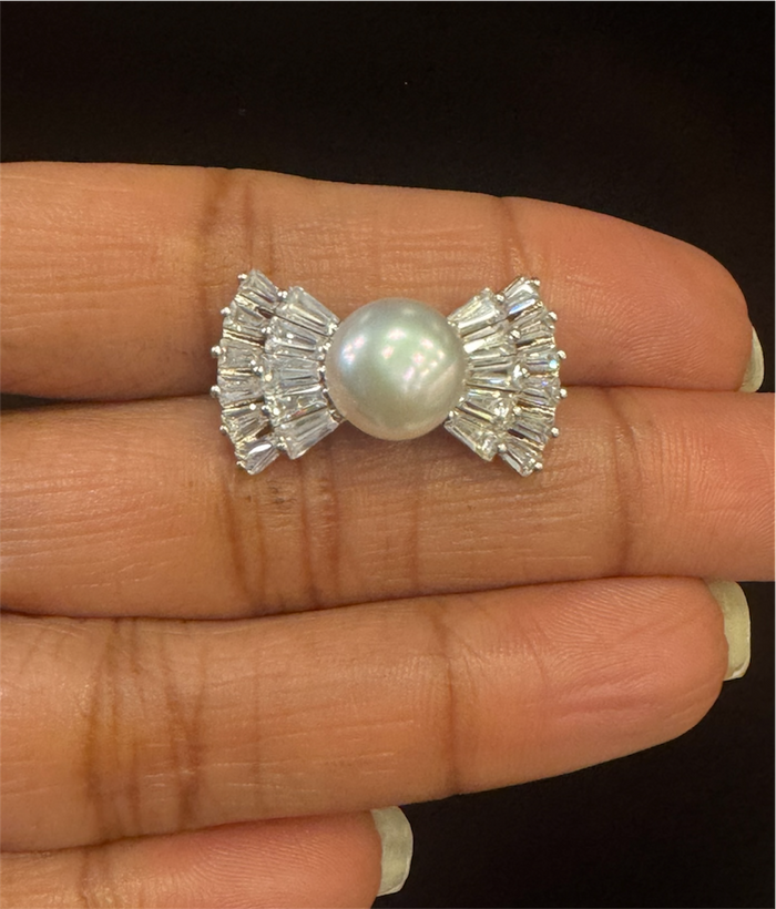 The Tira Silver Pearl Brooch