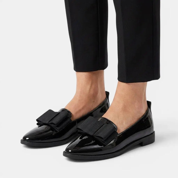 Women's black patent leather loafers with pointed toes and slip-on design, stylish and elegant for women’s fashion.