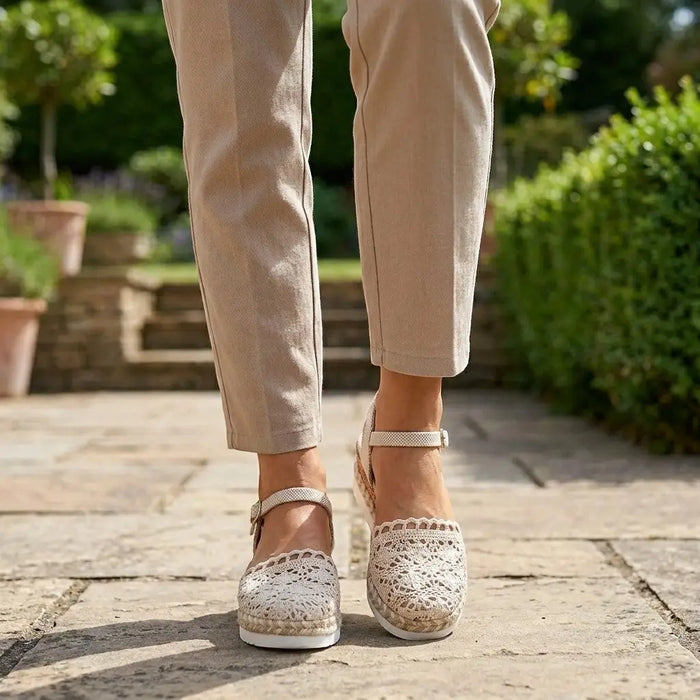 Women's breathable adjustable orthopedic sandals with cushioned soles, perfect for summer comfort and support.