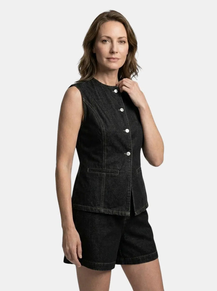 Women’s lightweight cotton co-ord set with relaxed fit, perfect for summer, featuring a top and matching shorts in a casual style.