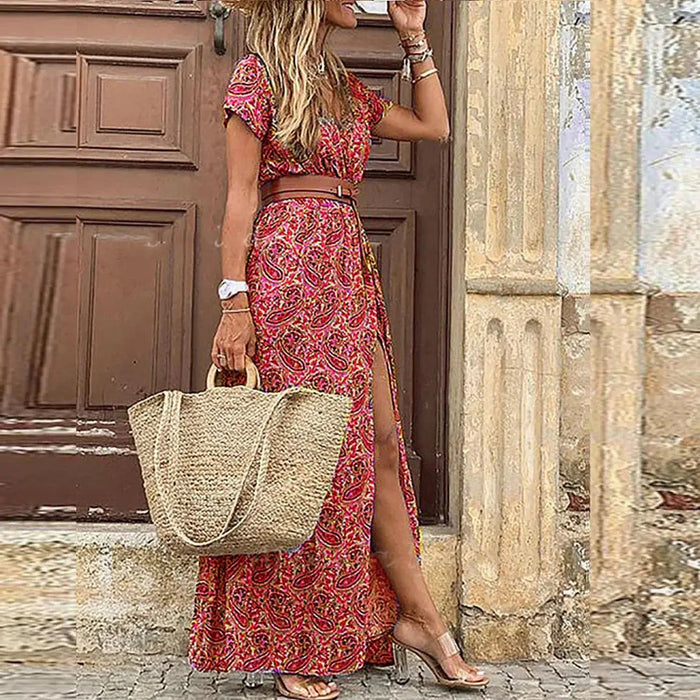 Women’s lightweight cotton maxi dress in flowing boho style, perfect for summer, featuring a relaxed fit and vibrant pattern.