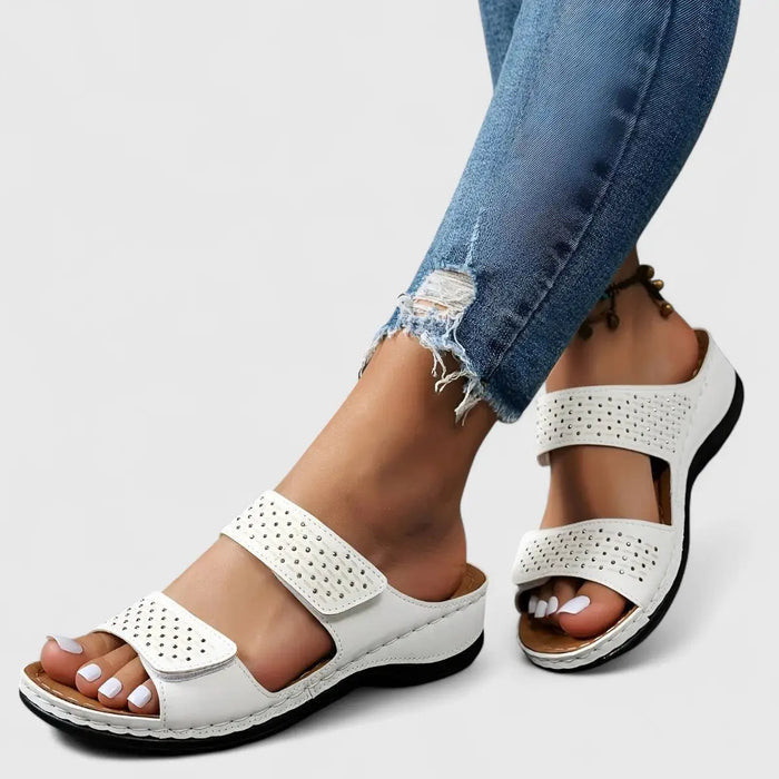 Women's lightweight gel orthopedic sandals with comfortable platform soles, ideal for everyday wear, in a stylish design.