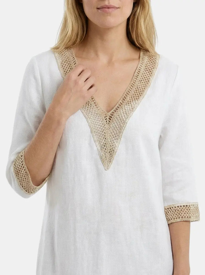 Women's knee-length woven dress with round neck and short sleeves, elegant and simple, in a natural fabric.