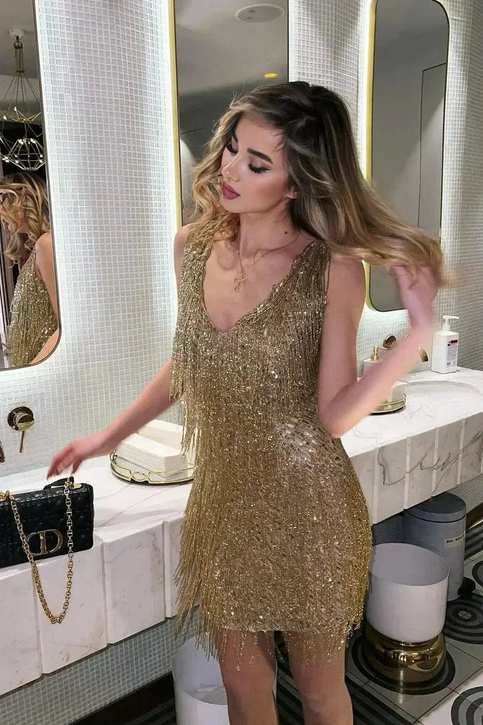 Women’s sequin cocktail dress with short fringe, stylish evening gown in polyester featuring eye-catching shimmering details.