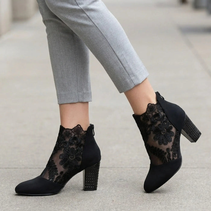 Women’s black lace block heel pumps, elegant dress shoes for women with sheer lace detailing and comfortable mid-height heels.