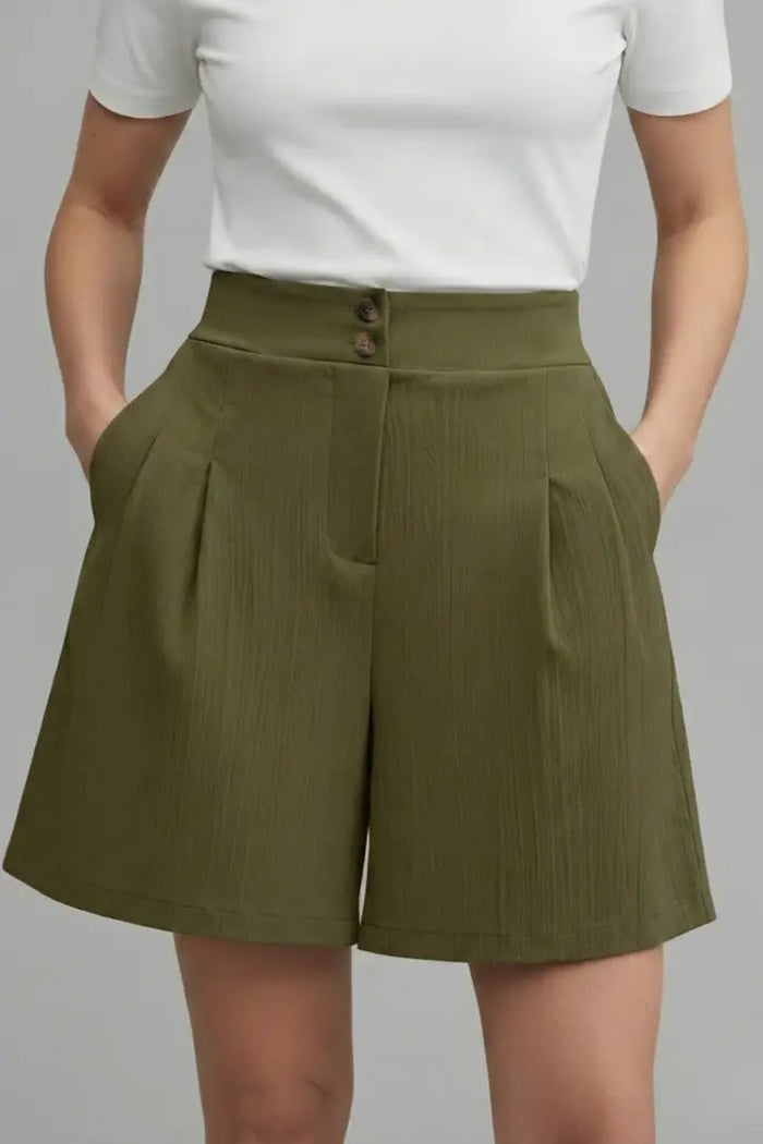 Stylish women's high-waist shorts in a modern relaxed fit, shown in a summer outfit with a structured design and neutral color.