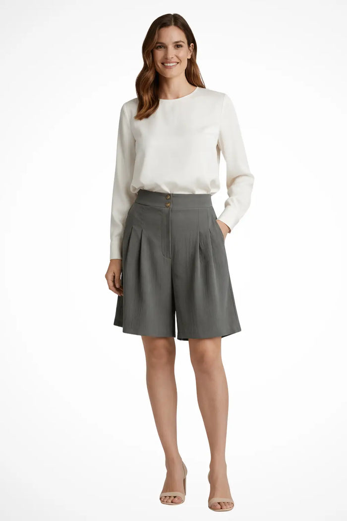 Women's tailored cotton Bermuda shorts with high waist and pleated design, perfect for stylish summer wear.